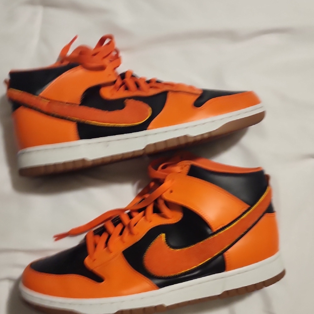 Nike Men Black and Orange Sneakers
